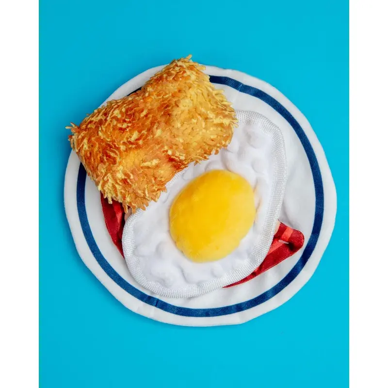PLAY X IHOP | Eggcellent Platter Dog Toy