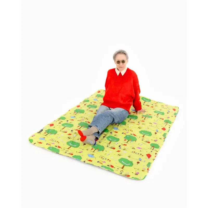BAGGU x PEANUTS Kite Eating Tree Puffy Picnic Blanket