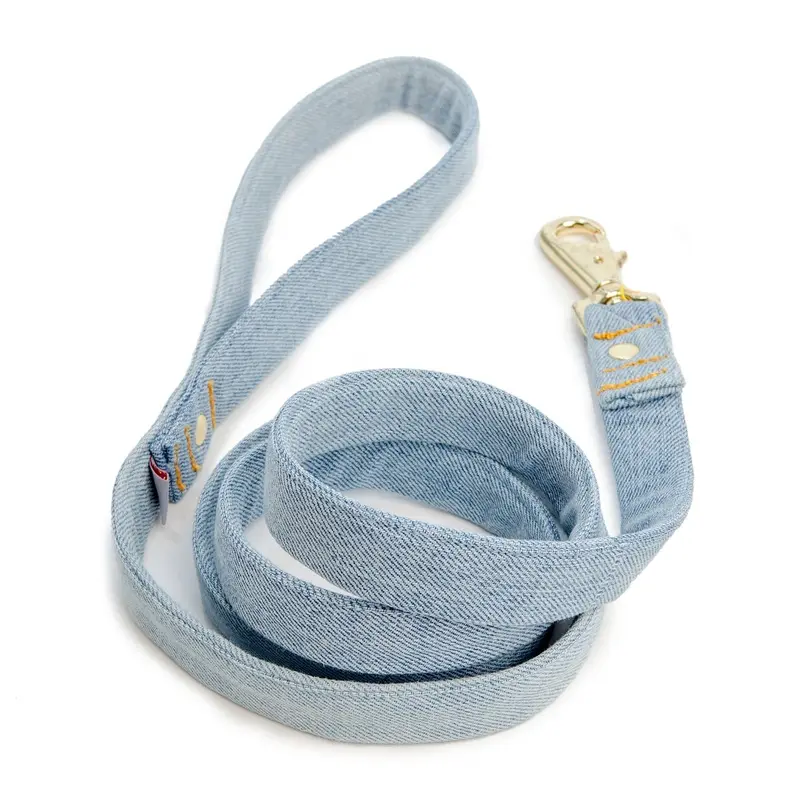 SHED | Mom Jeans Leash in Light Wash