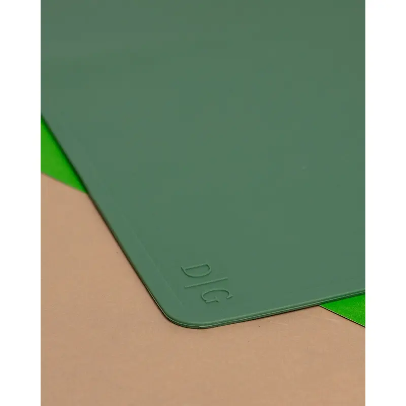 Silicone Feeding Mat in Modern Moss