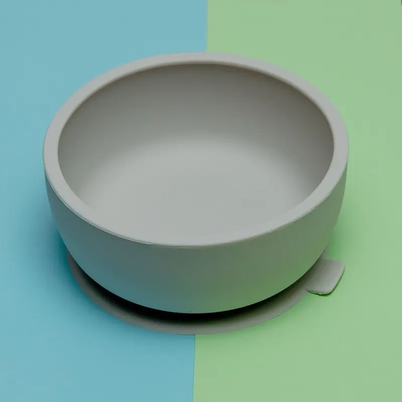 Silicone Suction Dog Food & Water Bowl with Lid in Milk << CLEARANCE >>