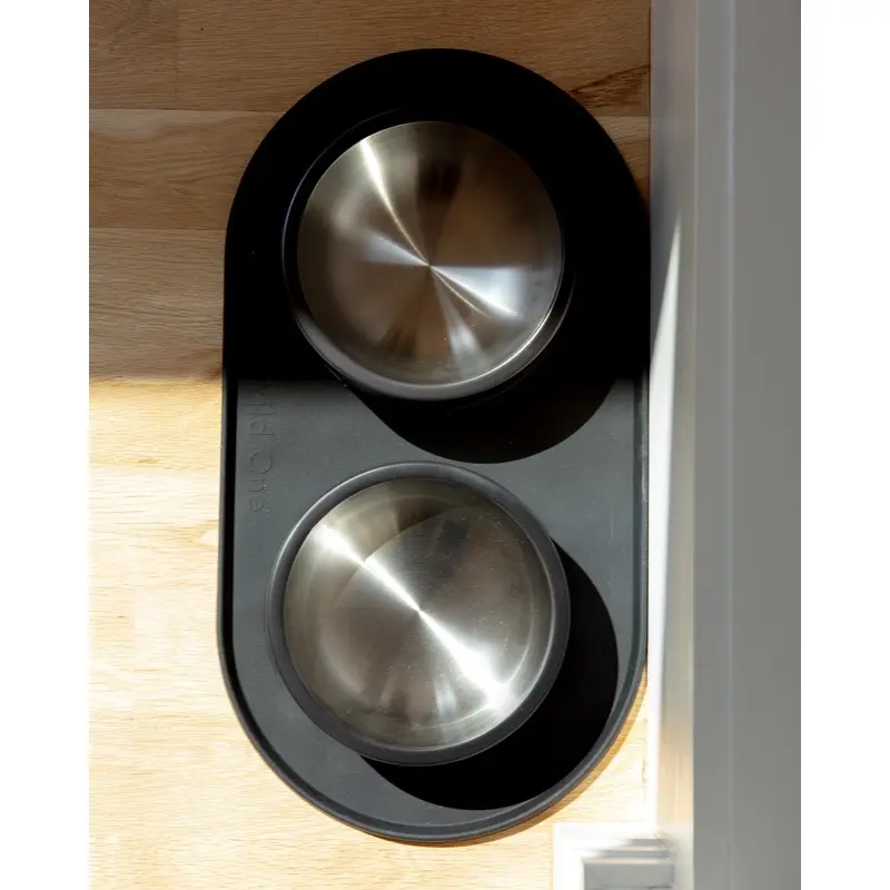 Curved Silicone Placement in Black